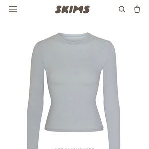 SKIMS Fits Everybody Long SleeveT-Shirt